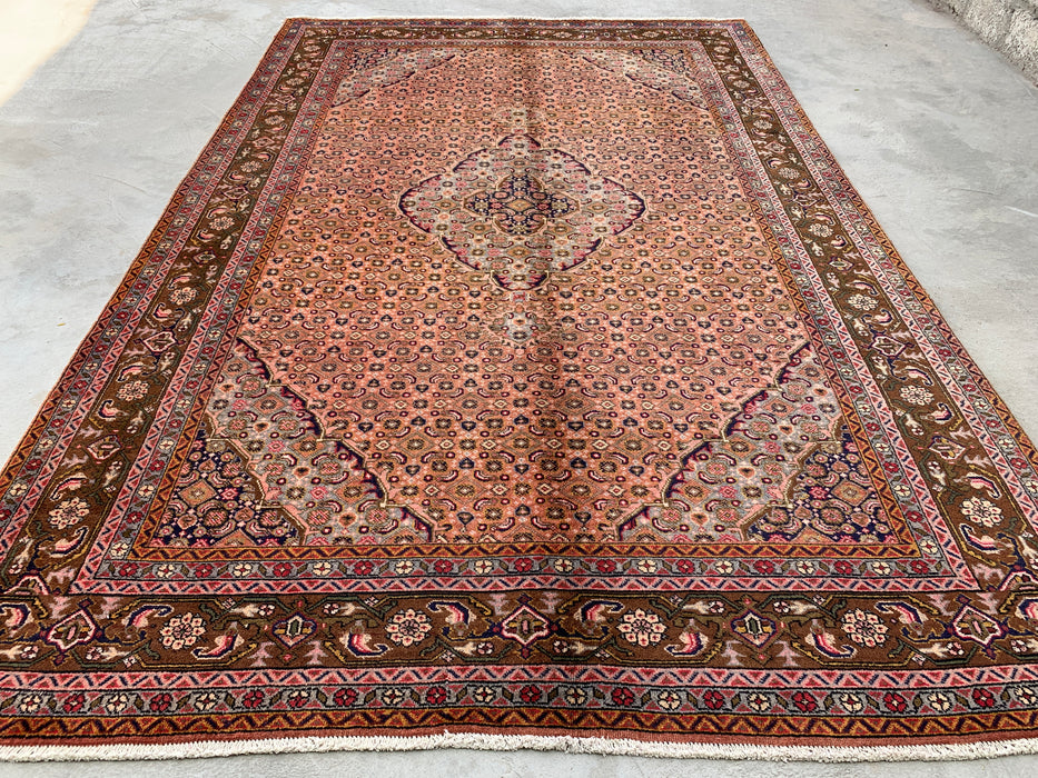 Handgemaakt Perzisch wollen vloerkleed 7x10 - Roze, bruin & ivoor vintage medaillon Perzisch stijl kleed - Exacte afmeting 9'6" x 6'2" - KBHM-732