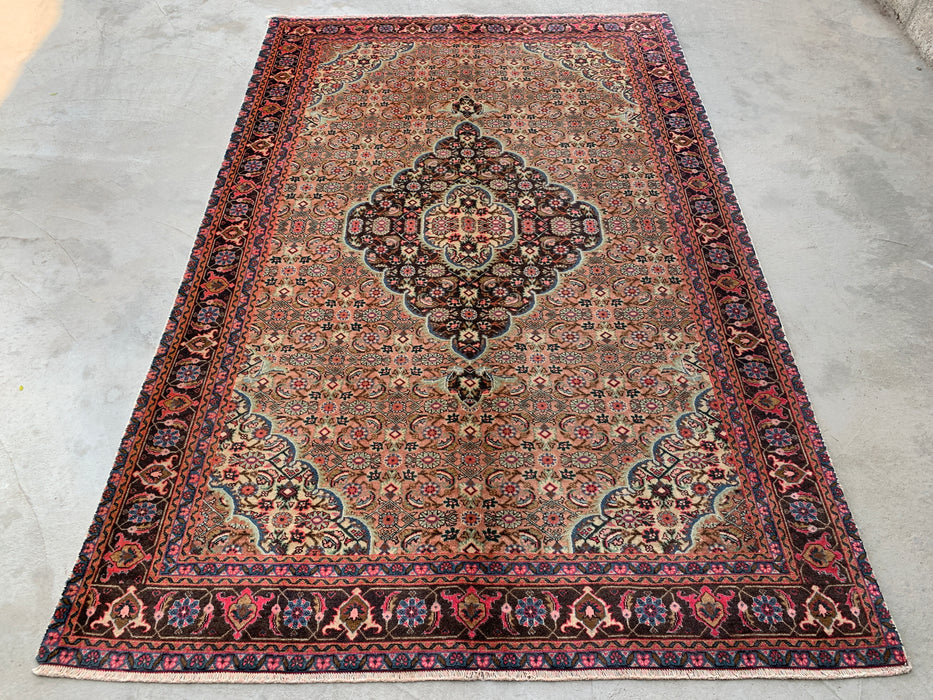 Handgemaakt Perzisch wollen vloerkleed 7x10 - Beige, taupe & zachtroze vintage medaillon Perzisch stijl kleed - Exacte afmeting 9'4" x 6'1" - KBHM-738
