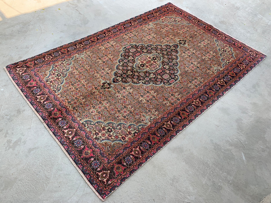 Handgemaakt Perzisch wollen vloerkleed 7x10 - Beige, taupe & zachtroze vintage medaillon Perzisch stijl kleed - Exacte afmeting 9'4" x 6'1" - KBHM-738