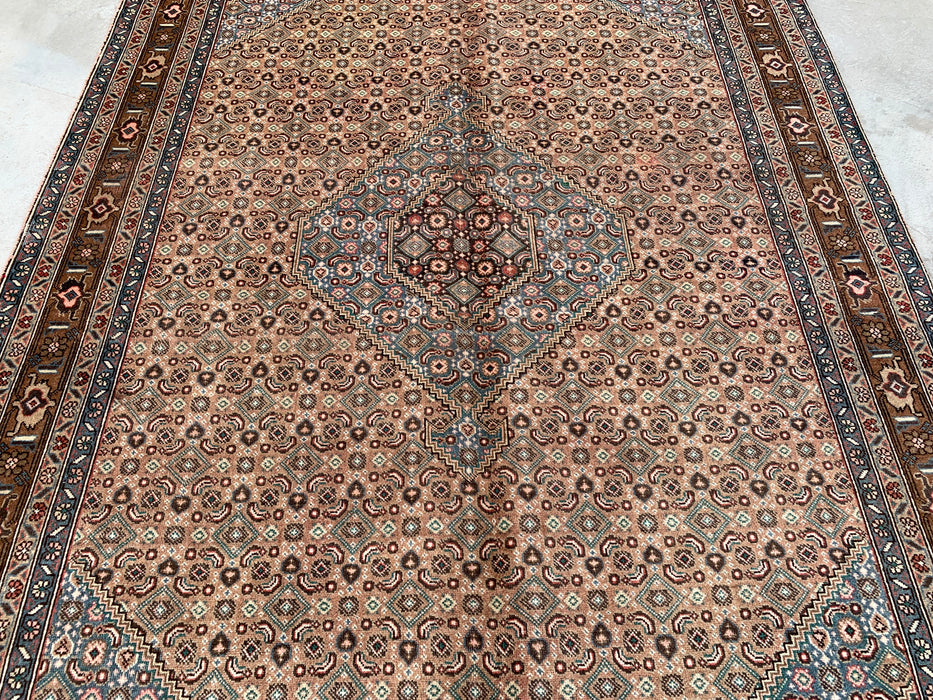 Handgemaakt Perzisch wollen vloerkleed 7x10 - Beige, bruin en zachtblauw vintage medaillon Perzisch stijl kleed - Exacte afmeting 9'5" x 6'5" - KBHM-752