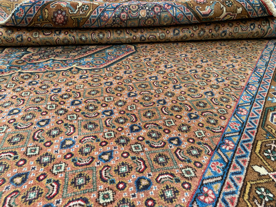 Handgemaakt Perzisch wollen vloerkleed 7x10 - Vintage Perzisch stijl kleed met medaillon in beige, blauw & bruin - Exacte afmetingen 9'8" x 6'5" - KBHM-756