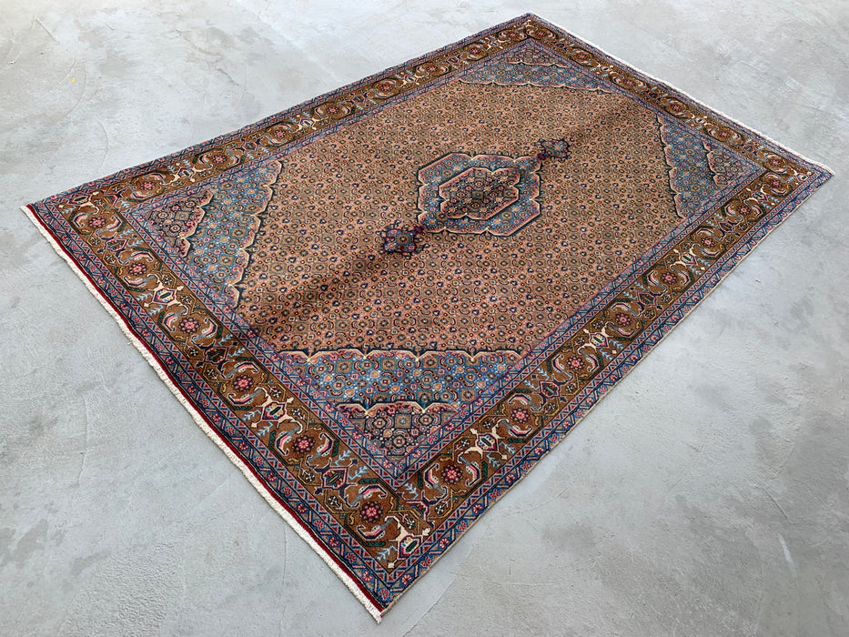 Handgemaakt Perzisch wollen vloerkleed 7x10 - Vintage Perzisch stijl kleed met medaillon in beige, blauw & bruin - Exacte afmetingen 9'8" x 6'5" - KBHM-756