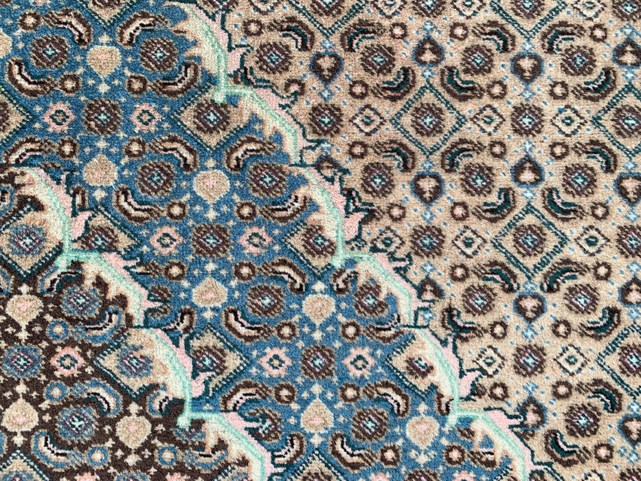 Handgeweven Perzisch wollen vloerkleed 7x10 - Vintage Perzisch kleed met medaillon in beige, blauw en bruin - Exacte afmetingen 9'9" x 6'4" - KBHM-757