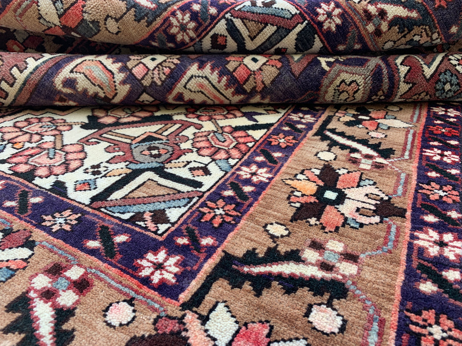 180 cm x 147 cm handgeknoopt Perzisch wollen tapijt – Ivoor, taupe en pruimkleurig tribaal medaillonmotief – KBHM-779