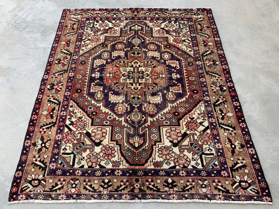 180 cm x 147 cm handgeknoopt Perzisch wollen tapijt – Ivoor, taupe en pruimkleurig tribaal medaillonmotief – KBHM-779