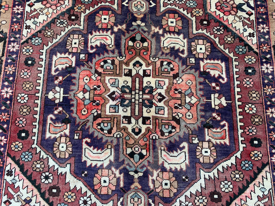 180 cm x 147 cm handgeknoopt Perzisch wollen tapijt – Ivoor, taupe en pruimkleurig tribaal medaillonmotief – KBHM-779