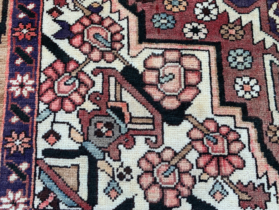 180 cm x 147 cm handgeknoopt Perzisch wollen tapijt – Ivoor, taupe en pruimkleurig tribaal medaillonmotief – KBHM-779