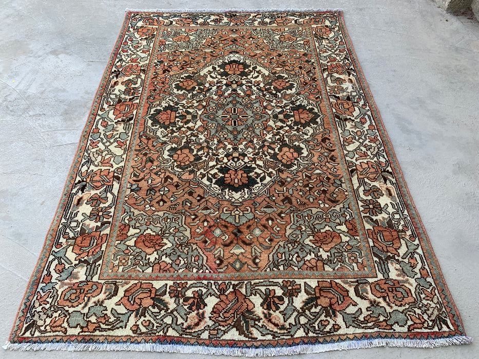 206 x 137 cm handgeknoopt Perzisch wollen tapijt – Vintage bloemendesign in roze, ivoor & saliegroen – KBHM-788