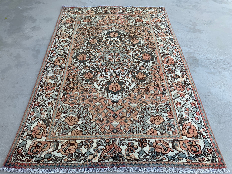 206 x 137 cm handgeknoopt Perzisch wollen tapijt – Vintage bloemendesign in roze, ivoor & saliegroen – KBHM-788