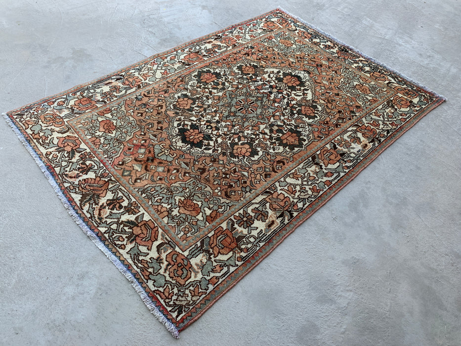 206 x 137 cm handgeknoopt Perzisch wollen tapijt – Vintage bloemendesign in roze, ivoor & saliegroen – KBHM-788