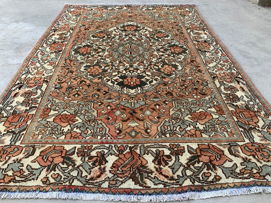 206 x 137 cm handgeknoopt Perzisch wollen tapijt – Vintage bloemendesign in roze, ivoor & saliegroen – KBHM-788