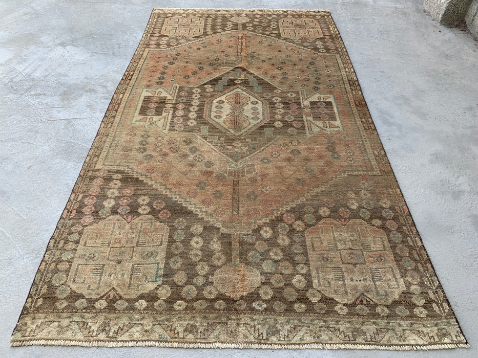 231 cm x 124 cm Handgeknoopt Perzisch wollen tapijt – Beige, taupe & zachtblauw vintage tribaal medaillonontwerp – KBHM-790