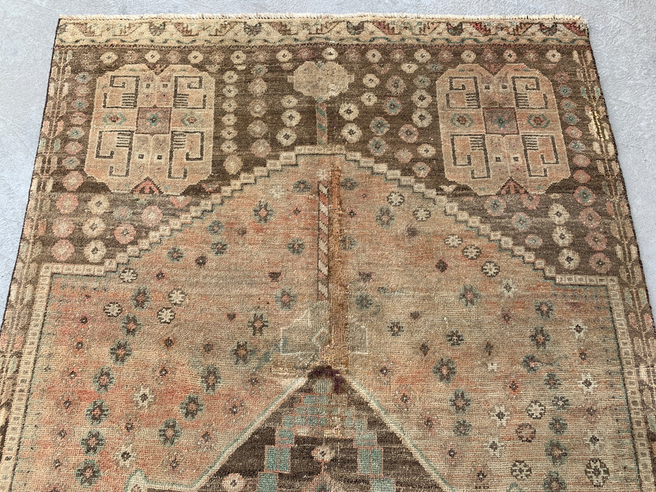 231 cm x 124 cm Handgeknoopt Perzisch wollen tapijt – Beige, taupe & zachtblauw vintage tribaal medaillonontwerp – KBHM-790