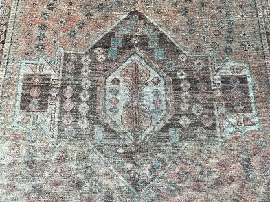 231 cm x 124 cm Handgeknoopt Perzisch wollen tapijt – Beige, taupe & zachtblauw vintage tribaal medaillonontwerp – KBHM-790