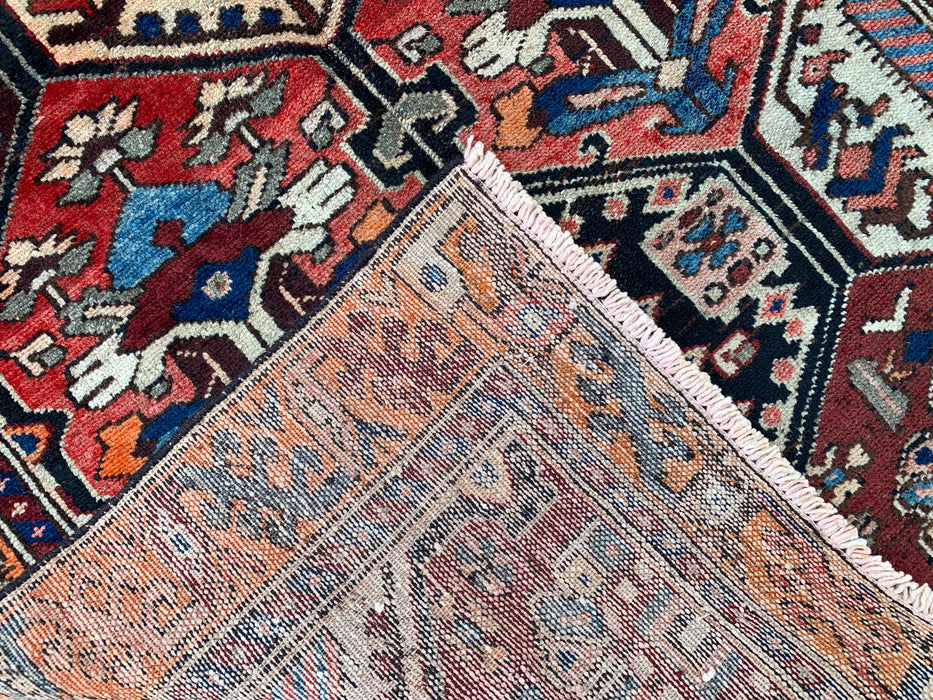 190,5 x 114,5 cm handgeknoopt Perzisch wollen tapijt – Ivoor, rood & blauw tribaal geometrisch paneelontwerp – KBHM-792