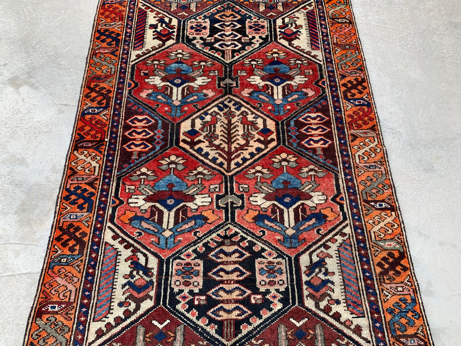 190,5 x 114,5 cm handgeknoopt Perzisch wollen tapijt – Ivoor, rood & blauw tribaal geometrisch paneelontwerp – KBHM-792
