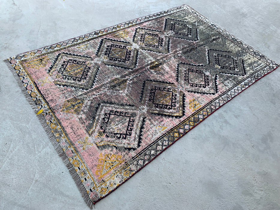218 x 137 cm handgeknoopt Perzisch wollen tapijt – Vintage tribaal ruitpatroon in blush, taupe & antraciet – KBHM-793