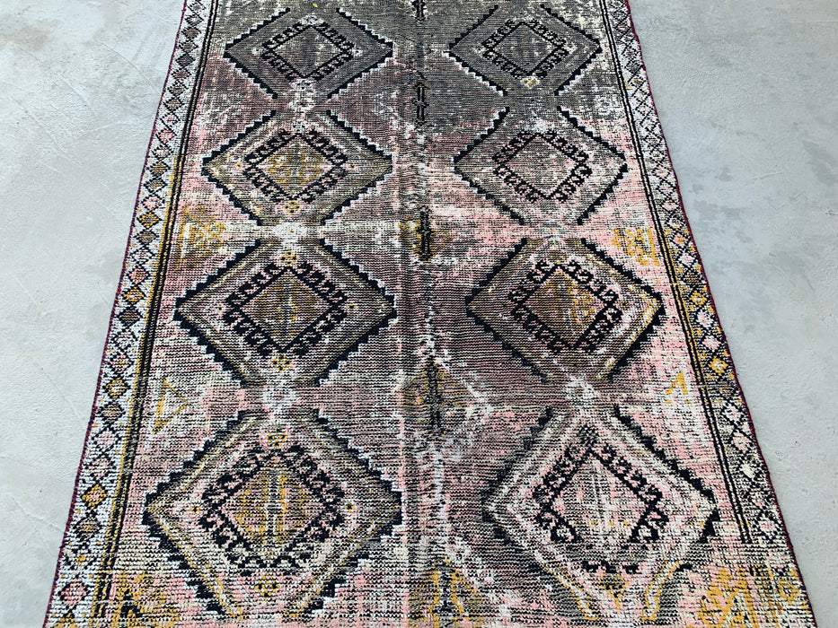 218 x 137 cm handgeknoopt Perzisch wollen tapijt – Vintage tribaal ruitpatroon in blush, taupe & antraciet – KBHM-793