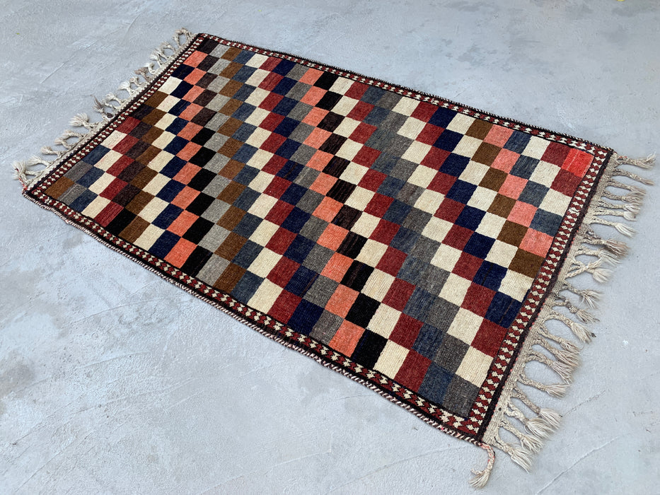 Handgeknoopt Perzisch wollen tapijt van 180 x 114 cm – Veelkleurig geometrisch dambordpatroon – KBHM-795