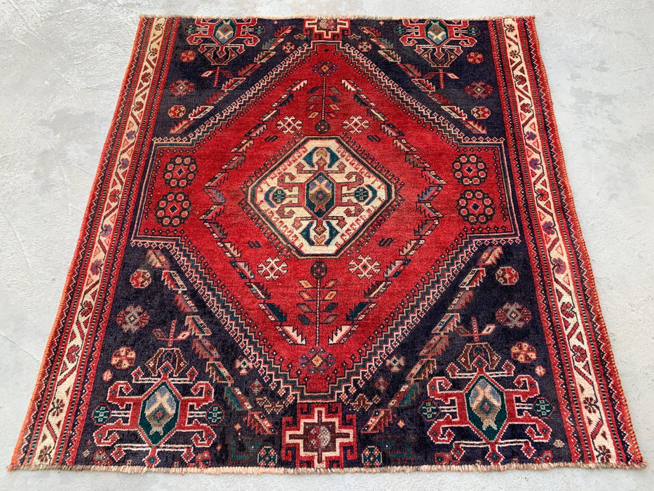 4'2" x 4'0" Handgeknoopt Perzisch wollen tapijt – Marineblauw & Ivoor Tribaal geometrisch medaillonontwerp – KBHM-796