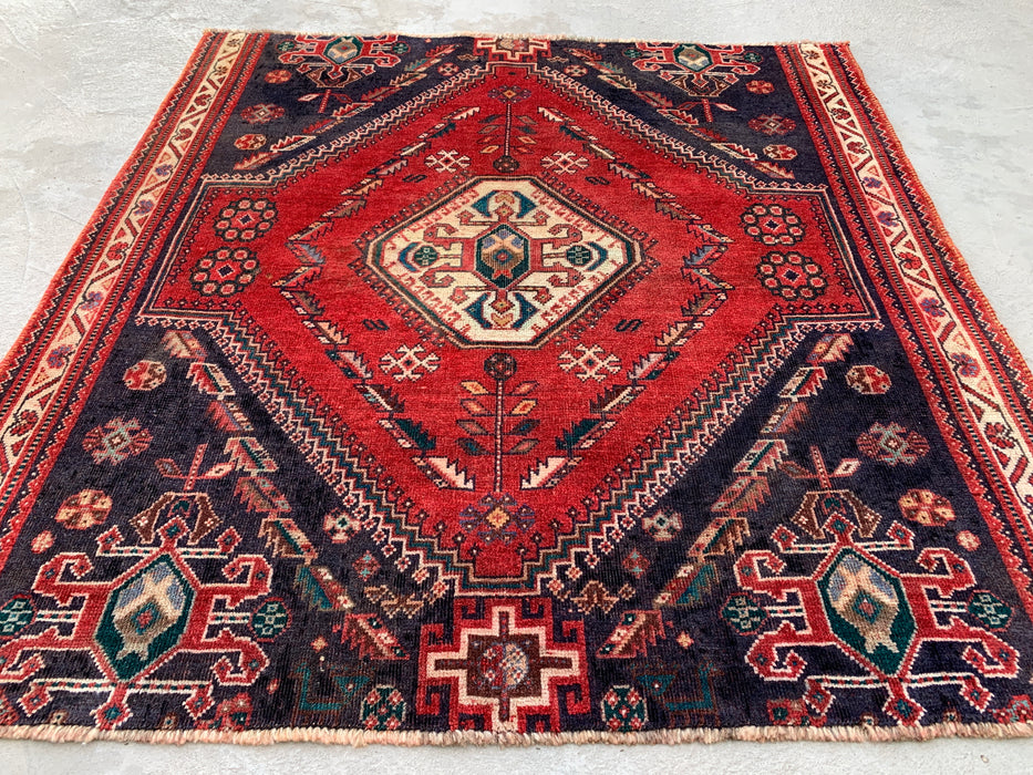 4'2" x 4'0" Handgeknoopt Perzisch wollen tapijt – Marineblauw & Ivoor Tribaal geometrisch medaillonontwerp – KBHM-796