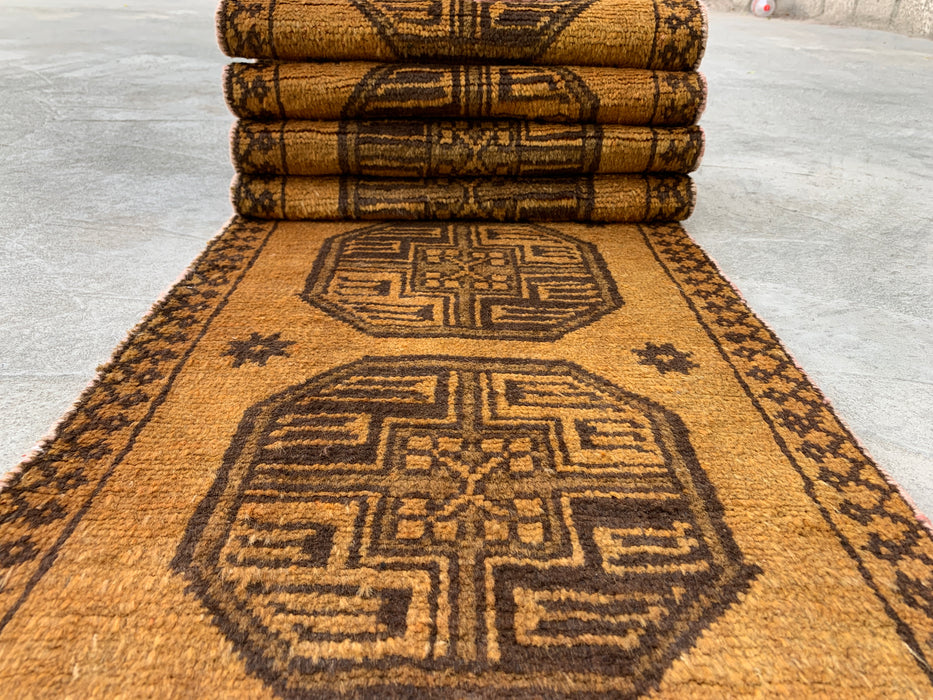 234 cm x 46 cm handgeknoopt Perzisch wollen loperkleed – Goud & Bruin tribaal geometrisch ontwerp – KBHM-797