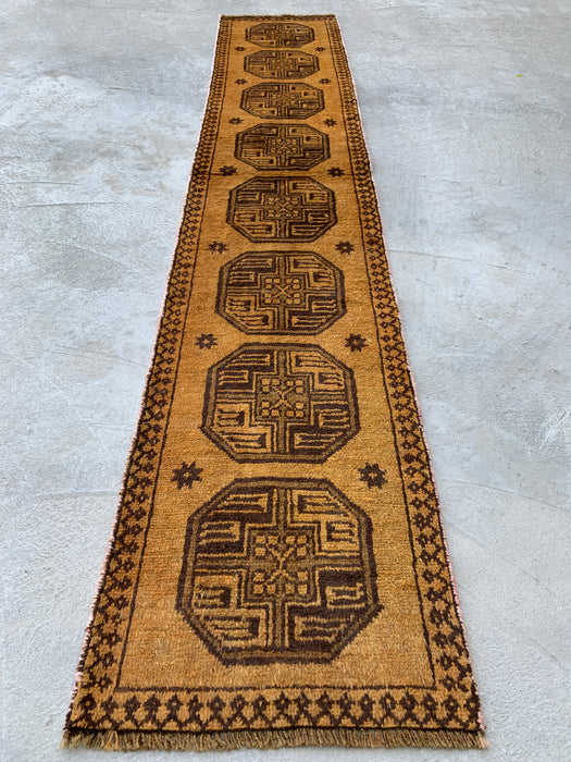 234 cm x 46 cm handgeknoopt Perzisch wollen loperkleed – Goud & Bruin tribaal geometrisch ontwerp – KBHM-797