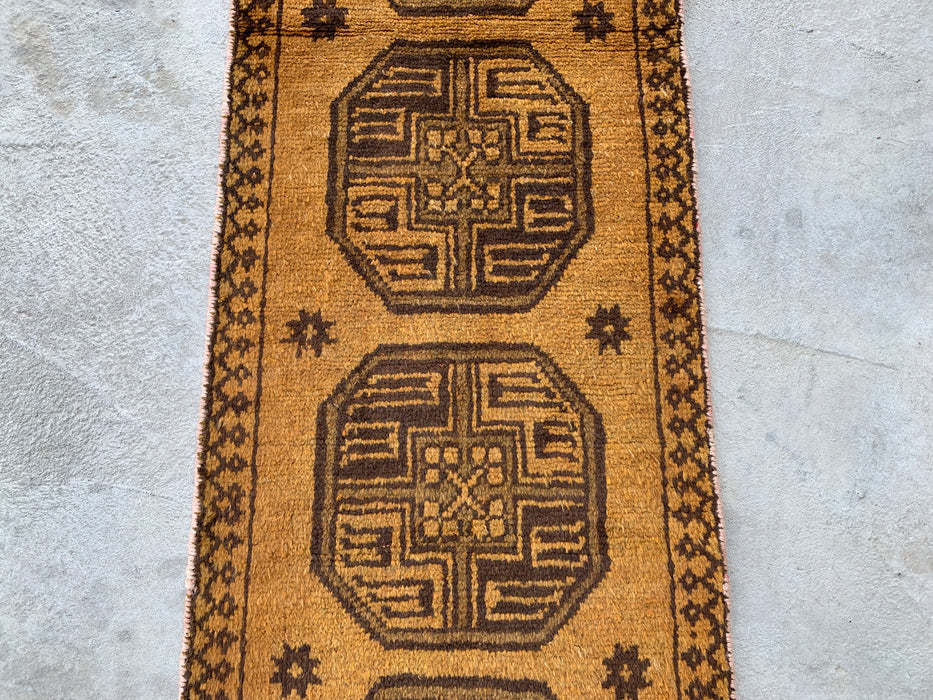 234 cm x 46 cm handgeknoopt Perzisch wollen loperkleed – Goud & Bruin tribaal geometrisch ontwerp – KBHM-797