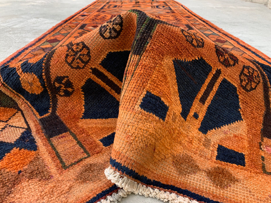 338 cm x 114 cm handgeknoopt Perzisch wollen loperkleed – Perzik, marineblauw & veelkleurig tribaal geometrisch paneelontwerp – KBHM-801