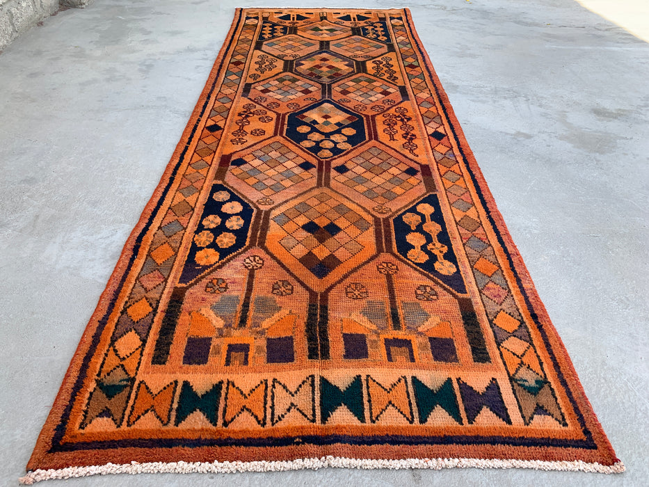 338 cm x 114 cm handgeknoopt Perzisch wollen loperkleed – Perzik, marineblauw & veelkleurig tribaal geometrisch paneelontwerp – KBHM-801