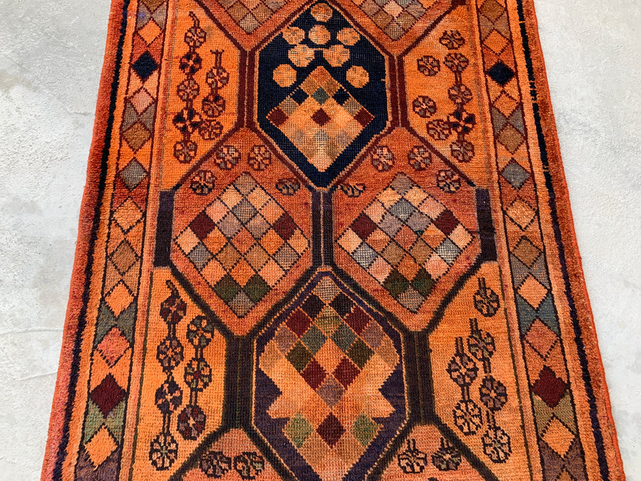 338 cm x 114 cm handgeknoopt Perzisch wollen loperkleed – Perzik, marineblauw & veelkleurig tribaal geometrisch paneelontwerp – KBHM-801