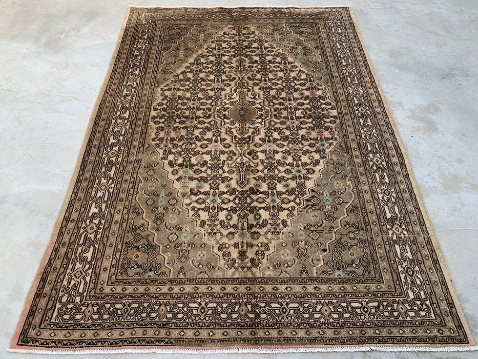 Handgemaakt Perzisch wollen vloerkleed 7x10 - Beige, taupe & ivoorkleurig vintage medaillon vloerkleed in Perzische stijl - Exacte afmeting 9'8" x 6'11" - KBHM-806