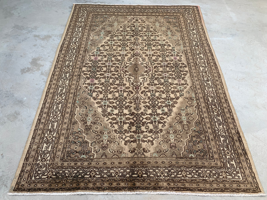 Handgemaakt Perzisch wollen vloerkleed 7x10 - Beige, taupe & ivoorkleurig vintage medaillon vloerkleed in Perzische stijl - Exacte afmeting 9'8" x 6'11" - KBHM-806