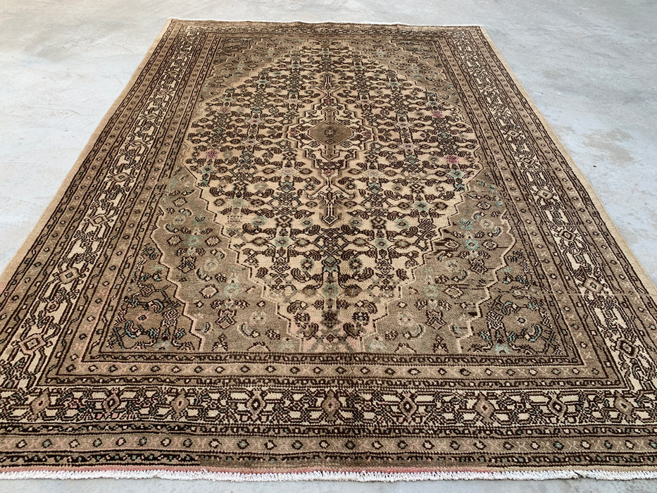 Handgemaakt Perzisch wollen vloerkleed 7x10 - Beige, taupe & ivoorkleurig vintage medaillon vloerkleed in Perzische stijl - Exacte afmeting 9'8" x 6'11" - KBHM-806