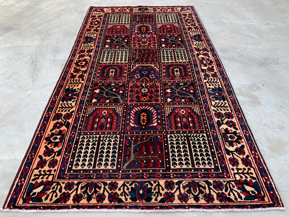 9'9" x 5'3" Handgeknoopt Perzisch wollen tapijt – Ivoor, marineblauw & rood geometrisch paneelontwerp – KBHM-822