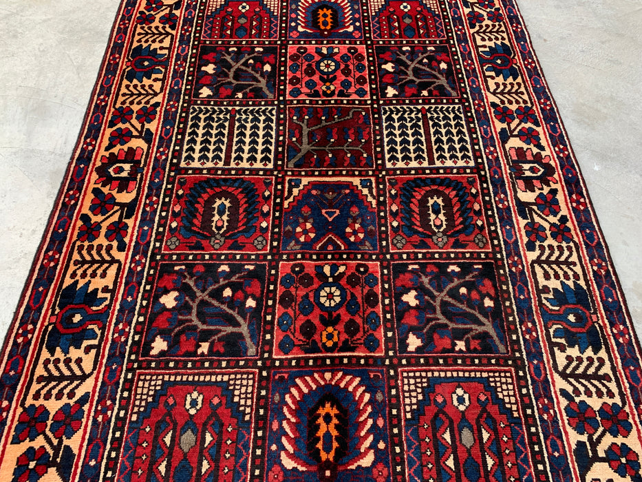 9'9" x 5'3" Handgeknoopt Perzisch wollen tapijt – Ivoor, marineblauw & rood geometrisch paneelontwerp – KBHM-822