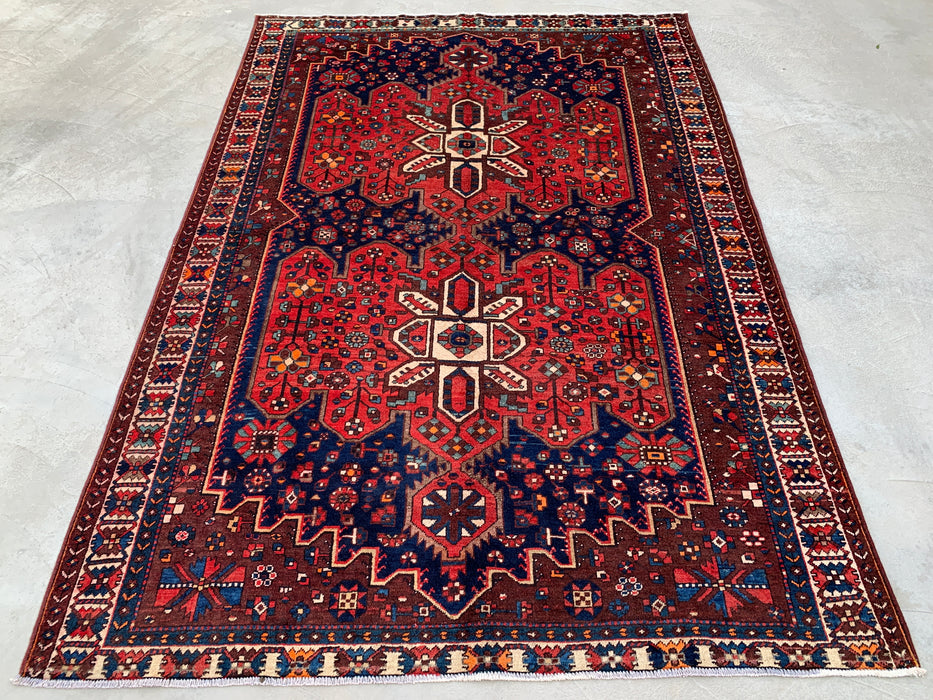 Handgemaakt Perzisch wollen vloerkleed 213x305 cm - Rood Perzisch tapijt met geometrisch medaillon en marineblauw veld - Exacte afmeting 305 x 211 cm - KBHM-828