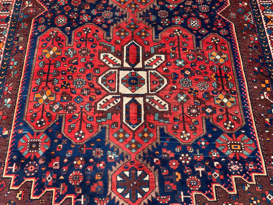 Handgemaakt Perzisch wollen vloerkleed 213x305 cm - Rood Perzisch tapijt met geometrisch medaillon en marineblauw veld - Exacte afmeting 305 x 211 cm - KBHM-828