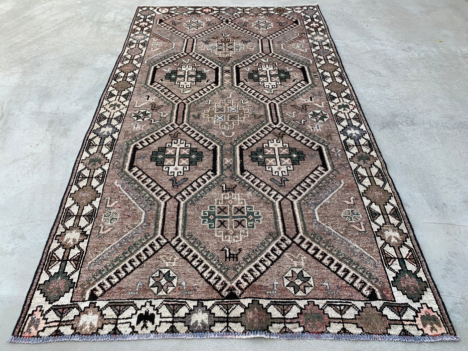 Handgemaakt Perzisch wollen vloerkleed 210x300 cm - Taupekleurig geometrisch Perzisch tapijt in tribalstijl met ivoorkleurige rand - Exacte afmeting 295 cm x 168 cm - KBHM-831