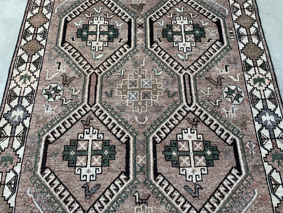 Handgemaakt Perzisch wollen vloerkleed 210x300 cm - Taupekleurig geometrisch Perzisch tapijt in tribalstijl met ivoorkleurige rand - Exacte afmeting 295 cm x 168 cm - KBHM-831