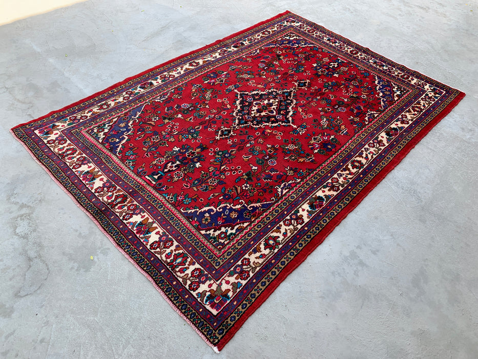 Handgemaakt Perzisch wollen vloerkleed 7x10 - Rood Perzisch tapijt met bloemenmedaillon en ivoorkleurige rand - Exacte afmeting 10'1" x 6'11" - KBHM-836