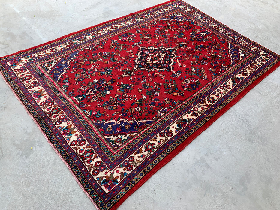 Handgemaakt Perzisch wollen vloerkleed 7x10 - Rood Perzisch tapijt met bloemenmedaillon en ivoorkleurige rand - Exacte afmeting 10'1" x 6'11" - KBHM-836