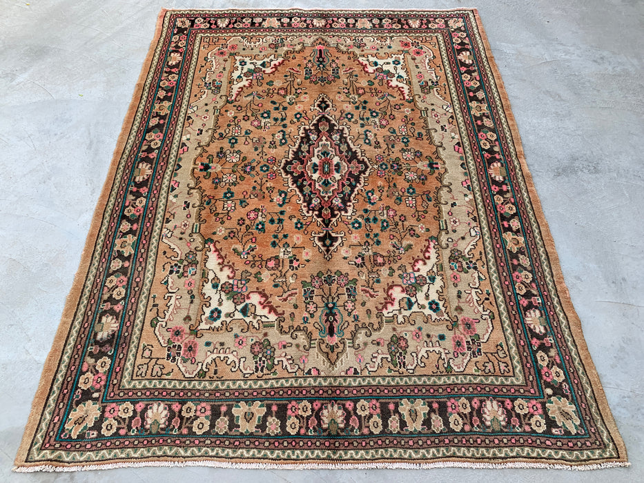 Handgemaakt Perzisch wollen vloerkleed 213x305 cm - Beige Perzisch stijl kleed met bloemmotief en ivoren rand - Exacte afmeting 279 cm x 211 cm - KBHM-837
