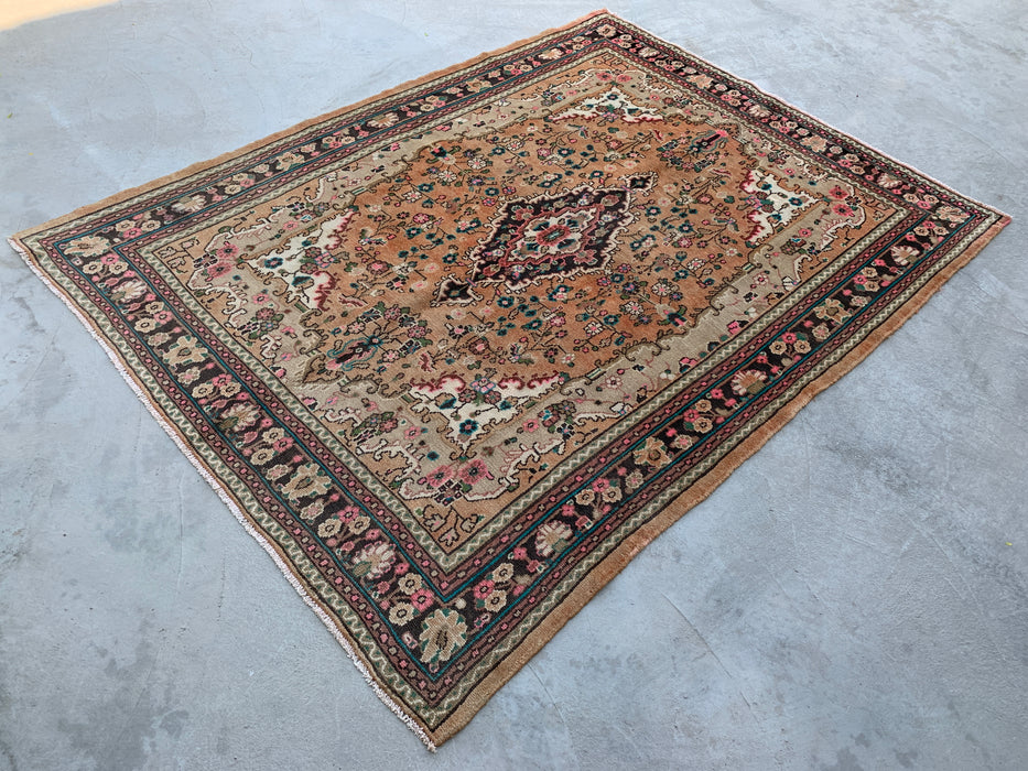 Handgemaakt Perzisch wollen vloerkleed 213x305 cm - Beige Perzisch stijl kleed met bloemmotief en ivoren rand - Exacte afmeting 279 cm x 211 cm - KBHM-837