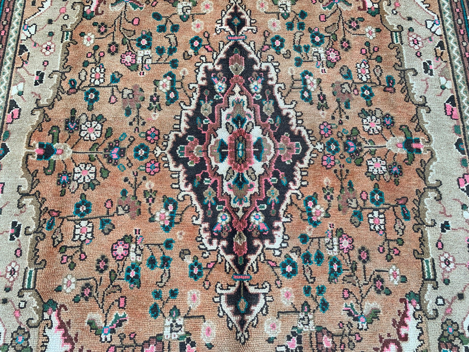 Handgemaakt Perzisch wollen vloerkleed 213x305 cm - Beige Perzisch stijl kleed met bloemmotief en ivoren rand - Exacte afmeting 279 cm x 211 cm - KBHM-837