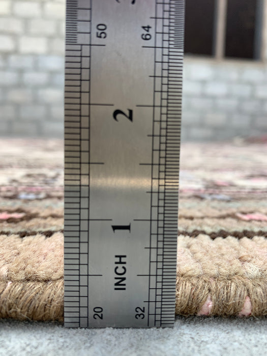 Handgemaakt Perzisch wollen vloerkleed 7x10 - Zachtbeige Perzisch kleed met bloemenmedaillon en ivoorkleurige rand - Exacte afmetingen 9'9" x 7'4" - KBHM-842
