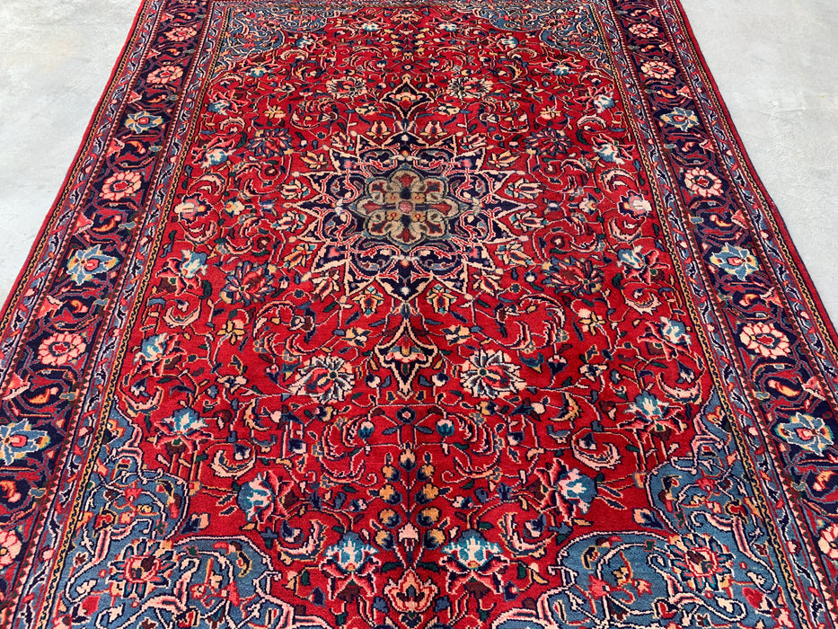 Handgemaakt Perzisch wollen vloerkleed 7x10 - Rood Perzisch tapijt met bloemenmedaillon en marineblauwe rand - Exacte afmeting 9'5" x 7'0" - KBHM-845