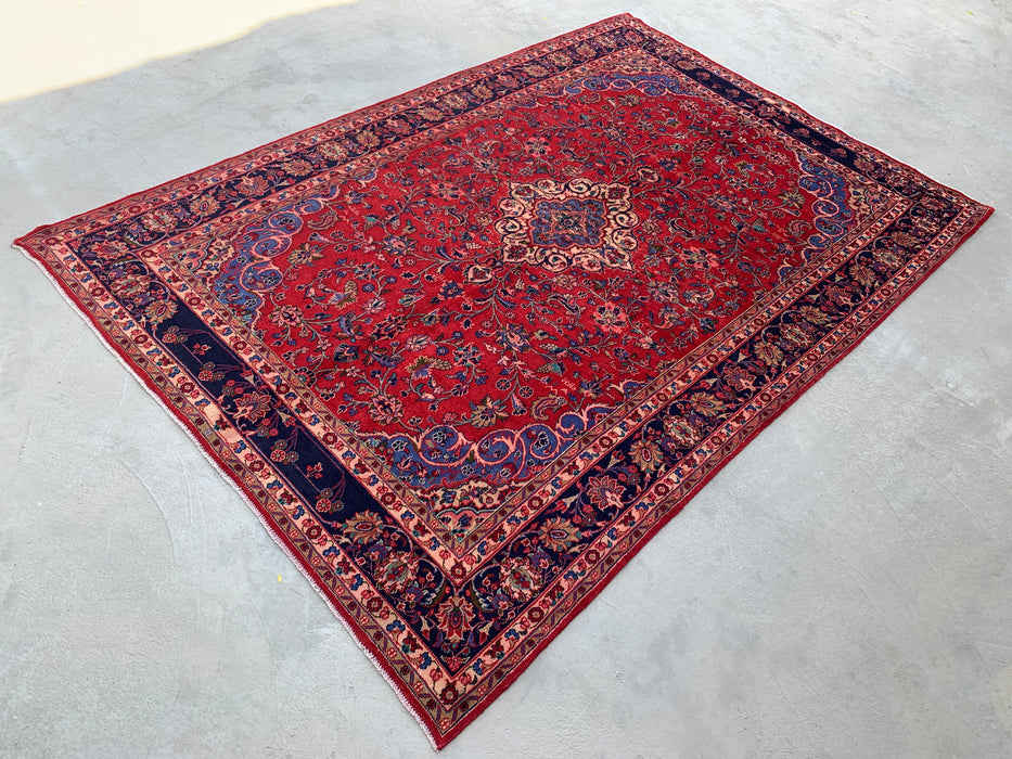 Handgemaakt Perzisch wollen vloerkleed 7x10 - Rood Perzisch tapijt met bloemmotief en medaillon en marineblauwe rand - Exacte afmeting 10'4" x 6'11" - KBHM-846