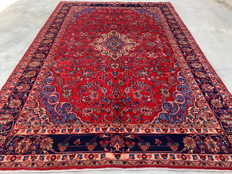 Handgemaakt Perzisch wollen vloerkleed 7x10 - Rood Perzisch tapijt met bloemmotief en medaillon en marineblauwe rand - Exacte afmeting 10'4" x 6'11" - KBHM-846