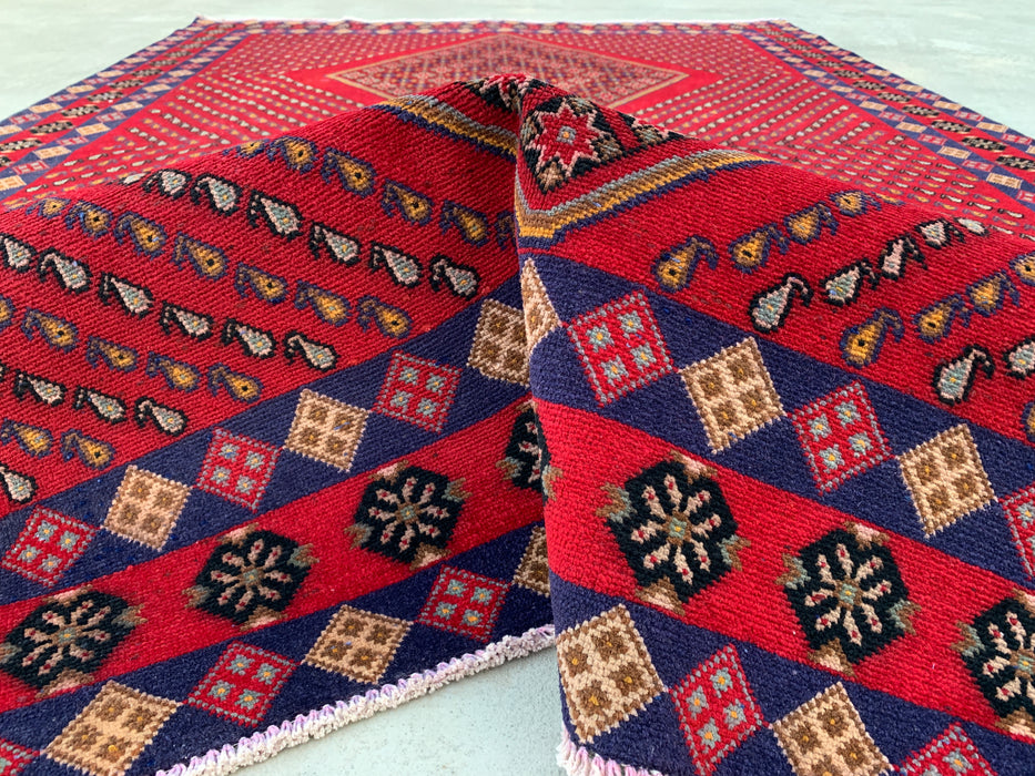 Handgemaakt Perzisch wollen vloerkleed 7x10 - Rood geometrisch ruitvormig Perzisch stijl kleed met marineblauwe rand - Exacte afmetingen 9'8" x 6'4" - KBHM-850
